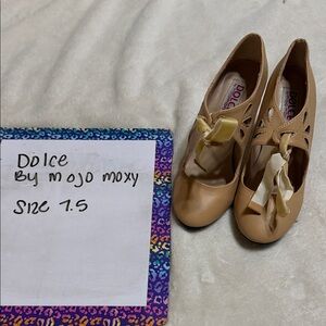 Mojo Moxy Tan Flats with Bow Detail